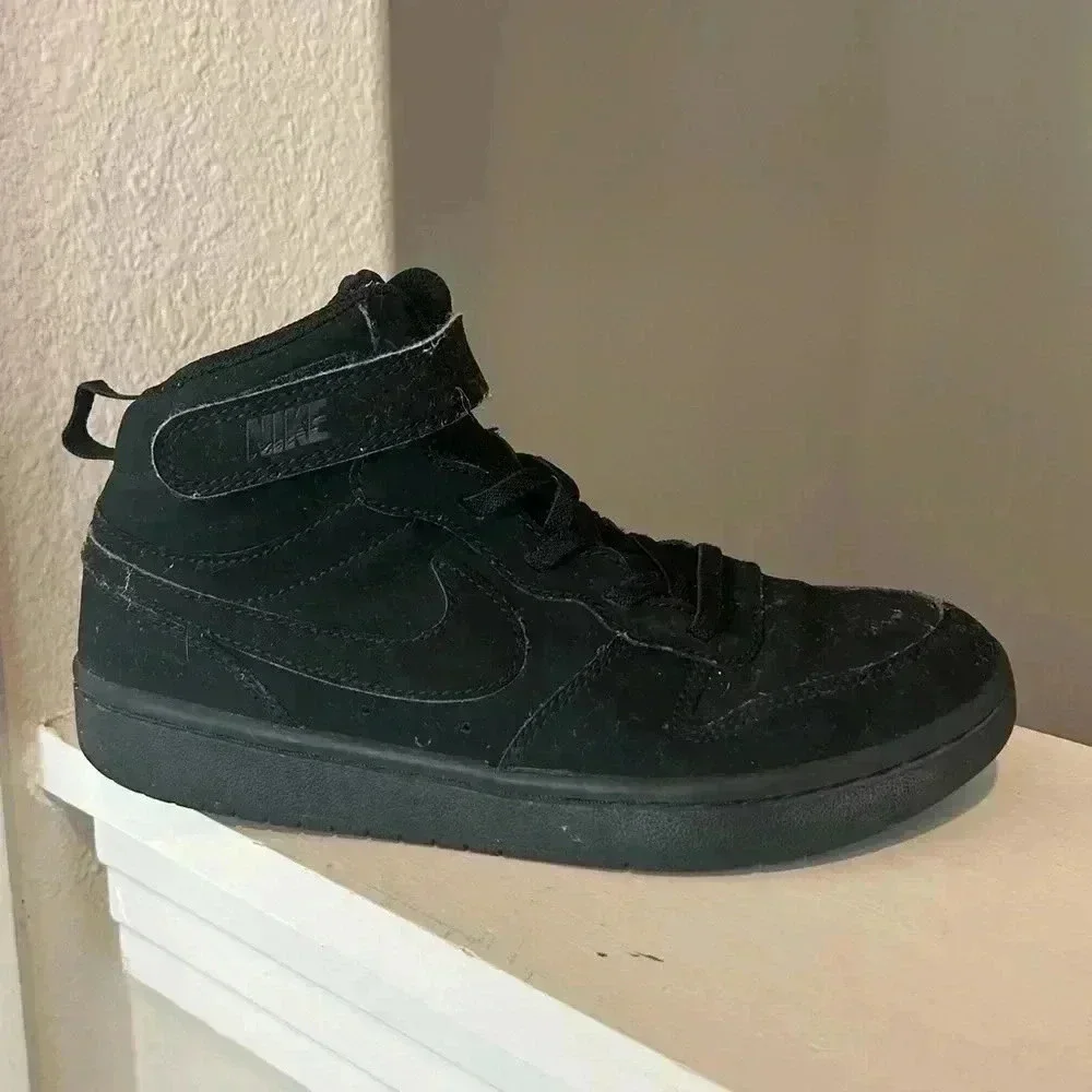 Nike Boys Kids Court Borough Black Mid 2 Basketball Shoes CW5868-001 Size 2.5Y - Picture 2 of 9